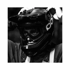 Casco POC Axion Negro Azul Eléctrico Metalizado Mate -Ciclismo Ventas casco poc axion negro azul electrico metalizado mate 7